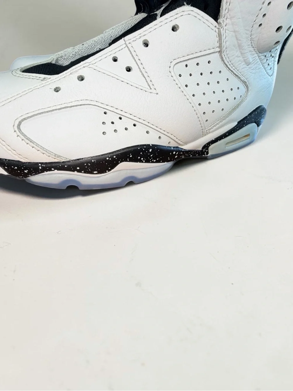 Air Jordan Oreo White and Black Retro High-Top Sneakers size 8.5